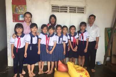Liên Đội Tô Hiệu tặng quà địa chỉ nhân đạo tại thôn Trung Hòa xã Ea Tih
